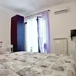 Angelina לינה וארוחת בוקר 3*